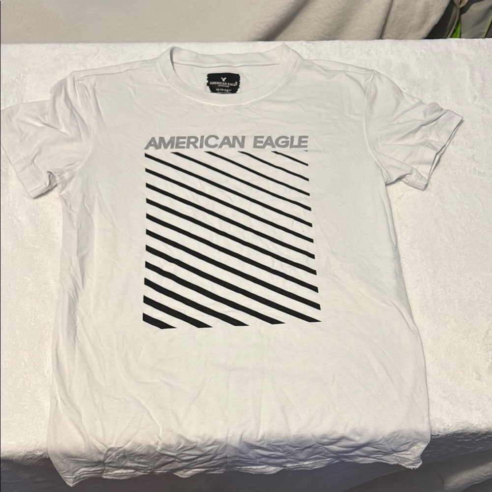 American Eagle Outfitters White Short Sleeve Tee with Graphic Design